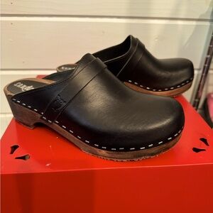 Sandgrens handmade wood clog made in Sweden. Classic.